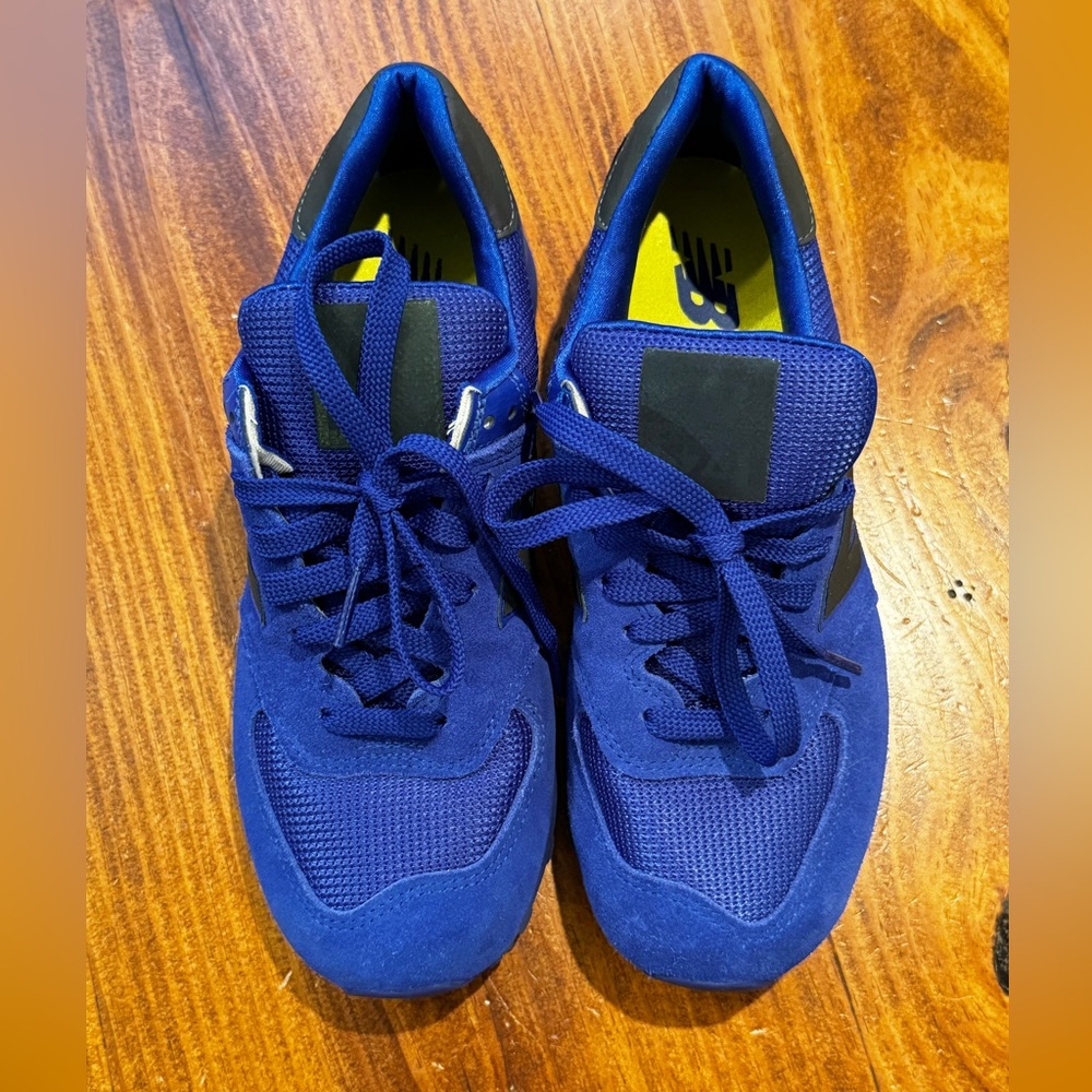 Like-New Women’s New Balance 574 in Royal Blue Suede (Size 8)